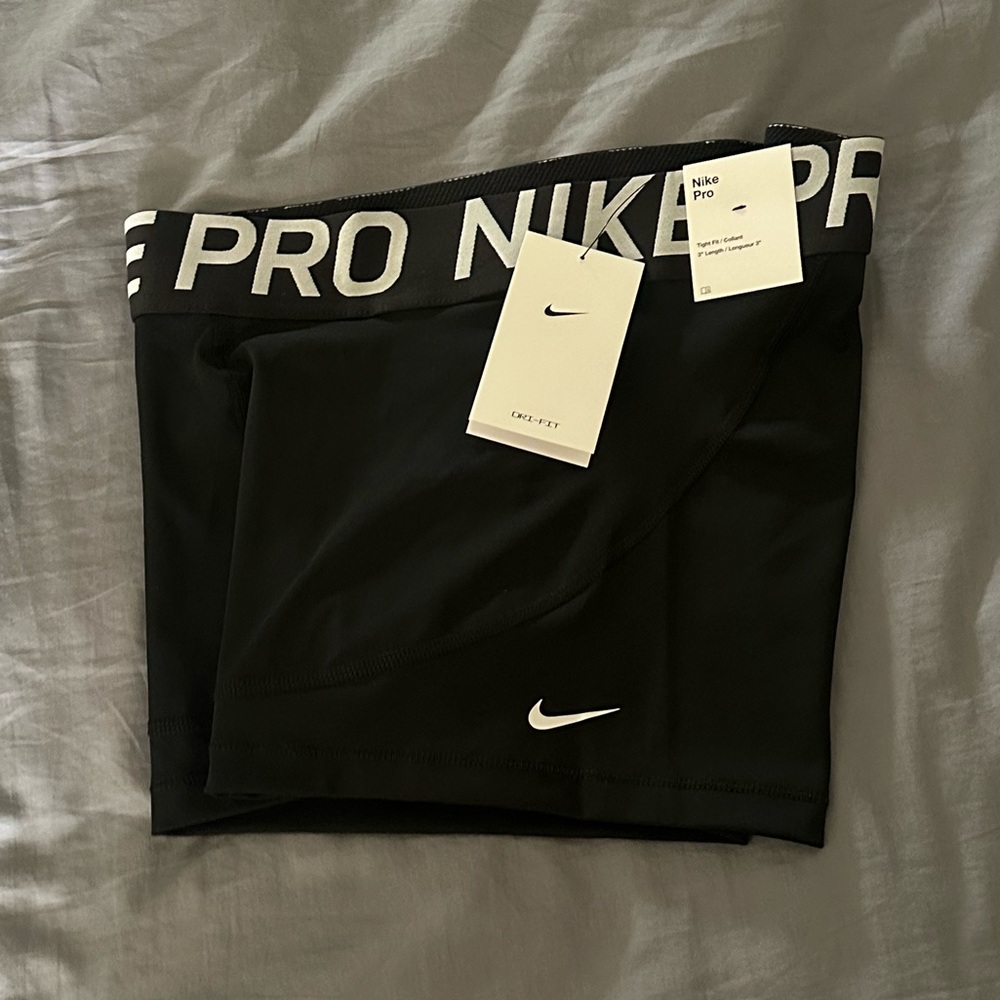 New Nike Pro 3" Tight Fit Shorts Black A09977-010 Women's Large L $30